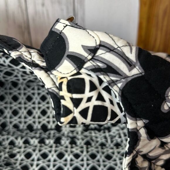 Vera Bradley Shoulder Bag Quilted Magnetic Closure Black White Floral LOOK - Picture 10 of 11